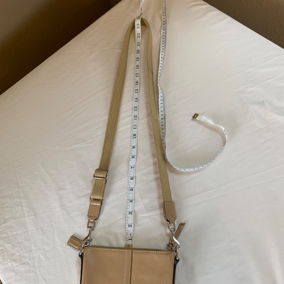 Coach Brown Leather Crossbody Bag Tan / Light Brown Color Silver Hardware - Picture 3 of 16